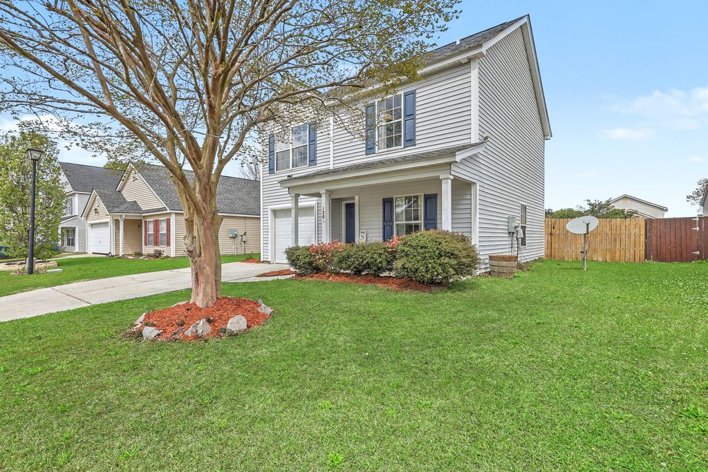 Photo of 120 Tyron Road, Summerville, SC 29483 (MLS # 26008762)