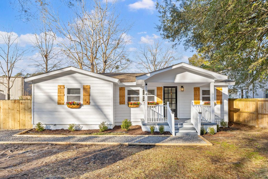 Photo of 104 Atlantic Street, Summerville, SC 29483 (MLS # 26003777)