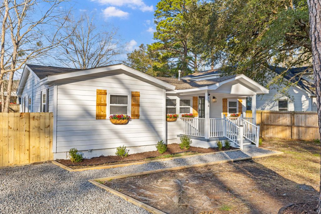 Photo of 104 Atlantic Street, Summerville, SC 29483 (MLS # 26003777)