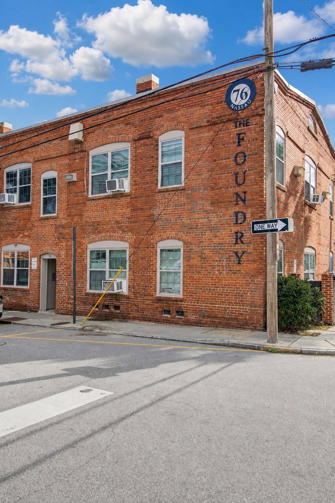 76 Nassau Apt B