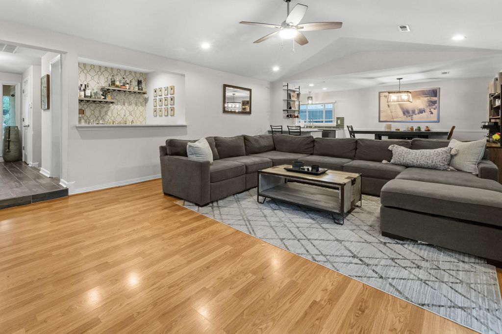 Photo of 1121 Yorktown Court, Mount Pleasant, SC 29464 (MLS # 26001734)