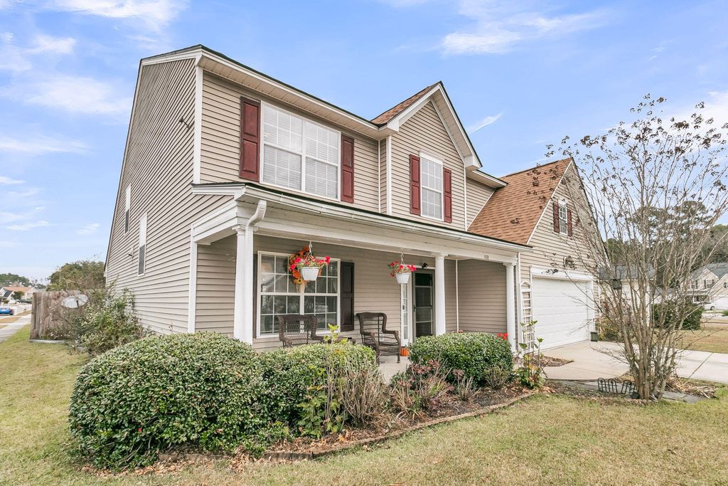 Photo of 402 Jamestown Drive, Summerville, SC 29486 (MLS # 25031996)