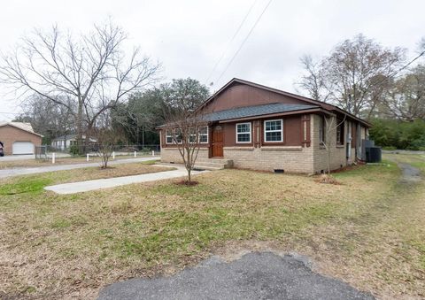 A home in Holly Hill