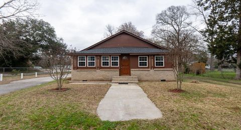 A home in Holly Hill