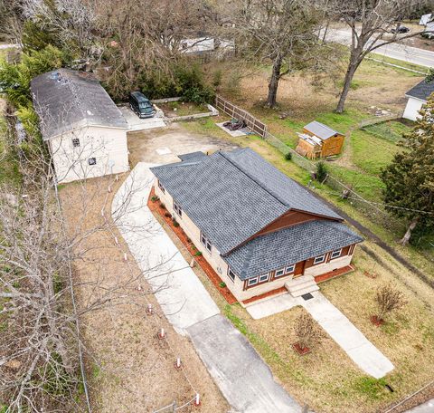 A home in Holly Hill