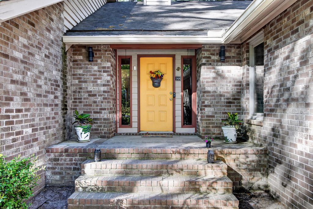 Photo of 144 Brandywine Drive, Summerville, SC 29485 (MLS # 26010386)