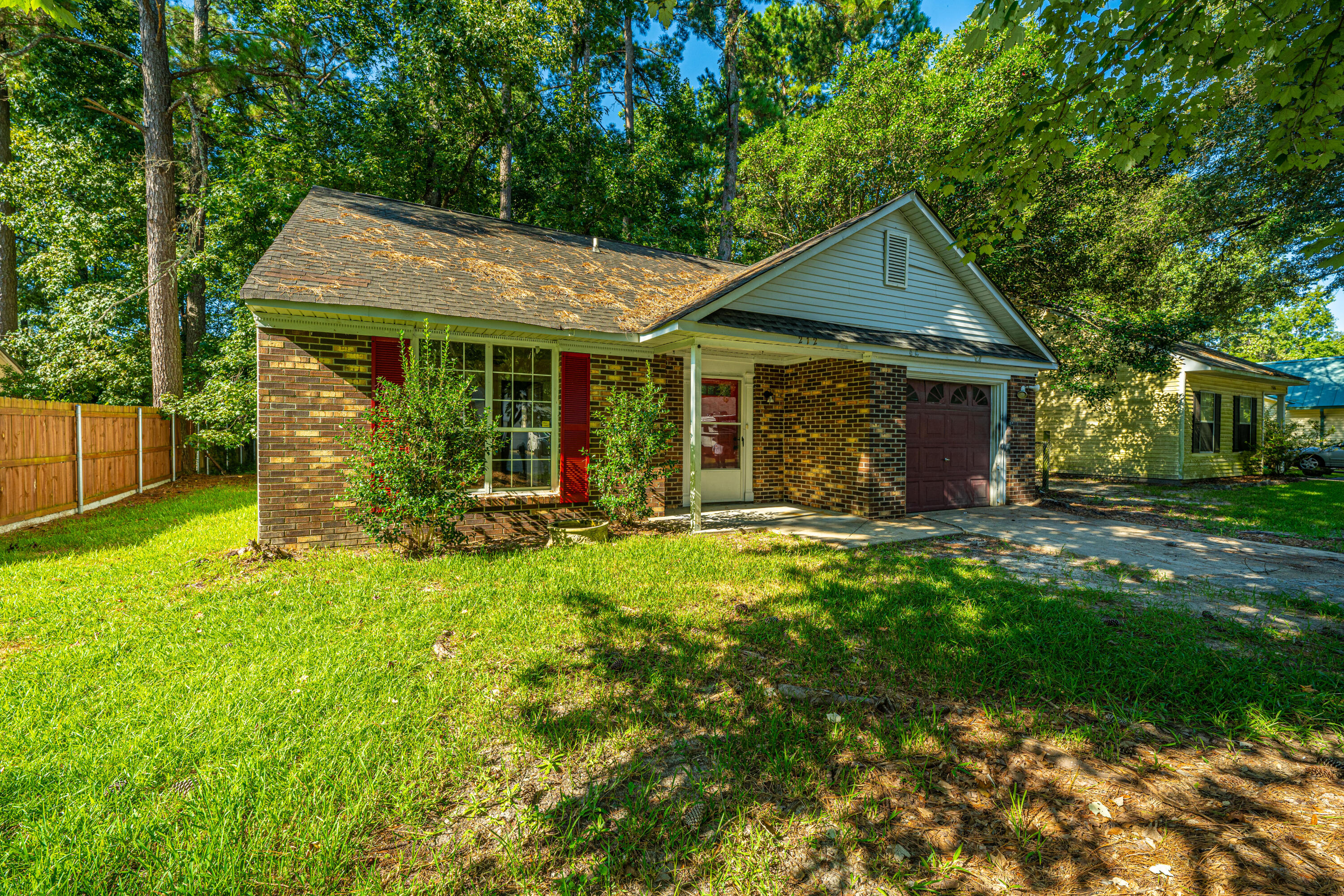View Summerville, SC 29483 house