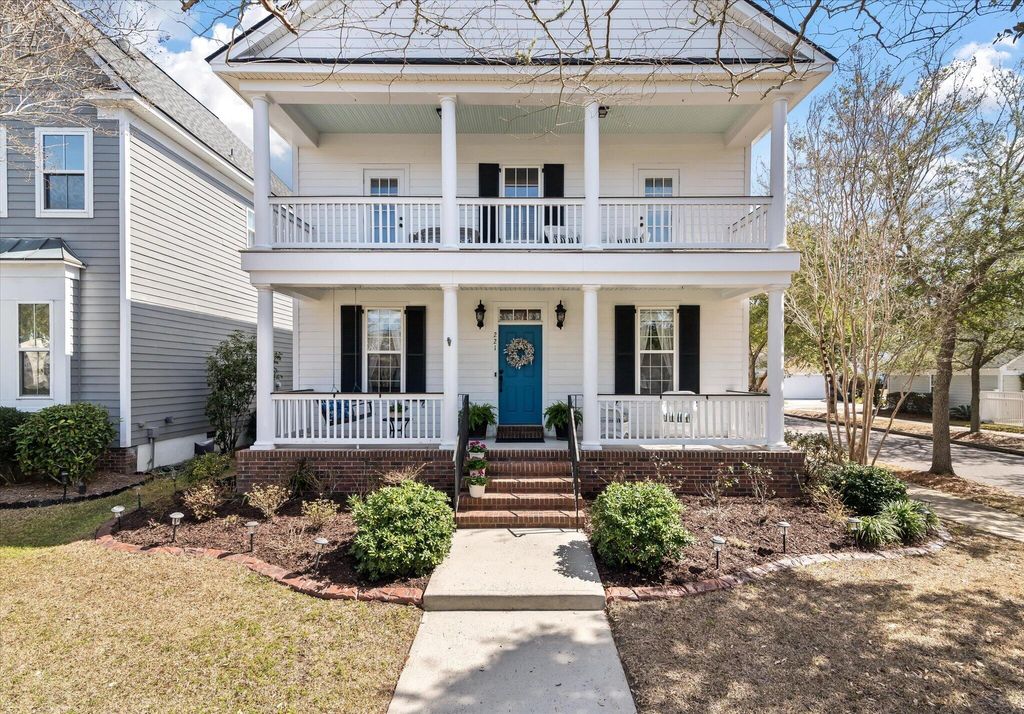 Photo of 221 White Gables Drive, Summerville, SC 29483 (MLS # 26006490)