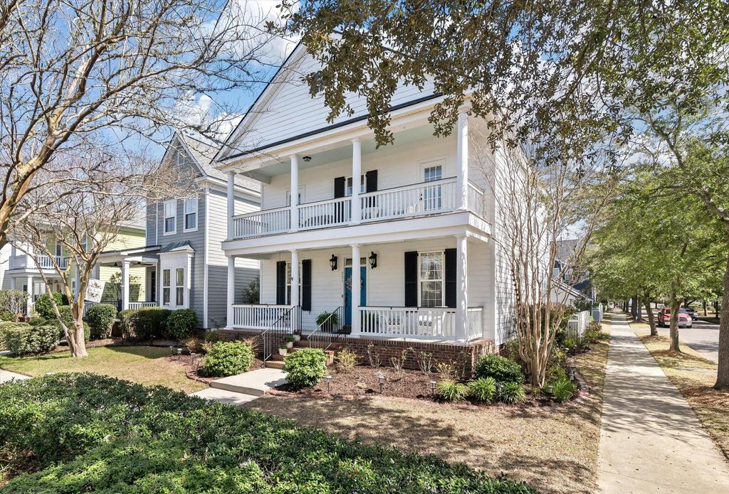 Photo of 221 White Gables Drive, Summerville, SC 29483 (MLS # 26006490)