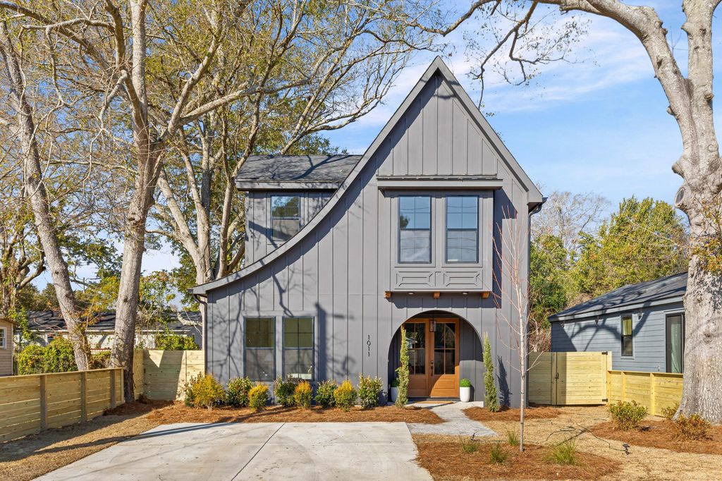 Photo of 1011 Mamie Street, Charleston, SC 29407 (MLS # 26003888)