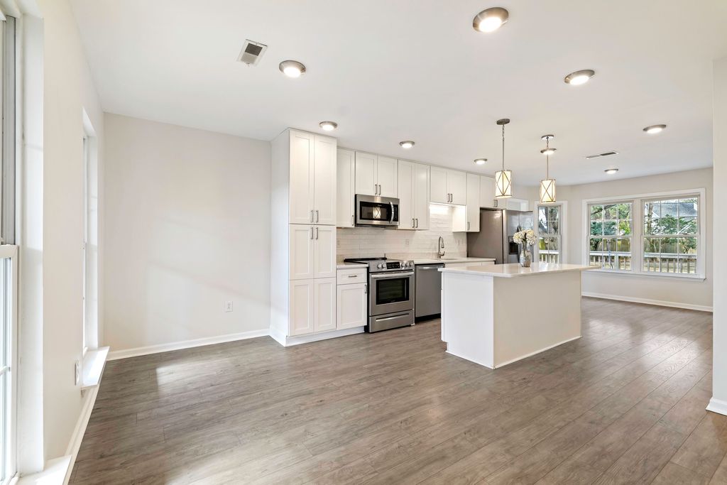 Photo of 1536 Vantage Point, Mount Pleasant, SC 29464 (MLS # 26002696)