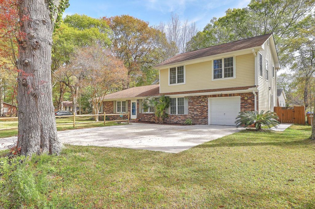 Photo of 1152 Bradford Avenue, Charleston, SC 29412 (MLS # 26010615)