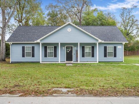 A home in Holly Hill