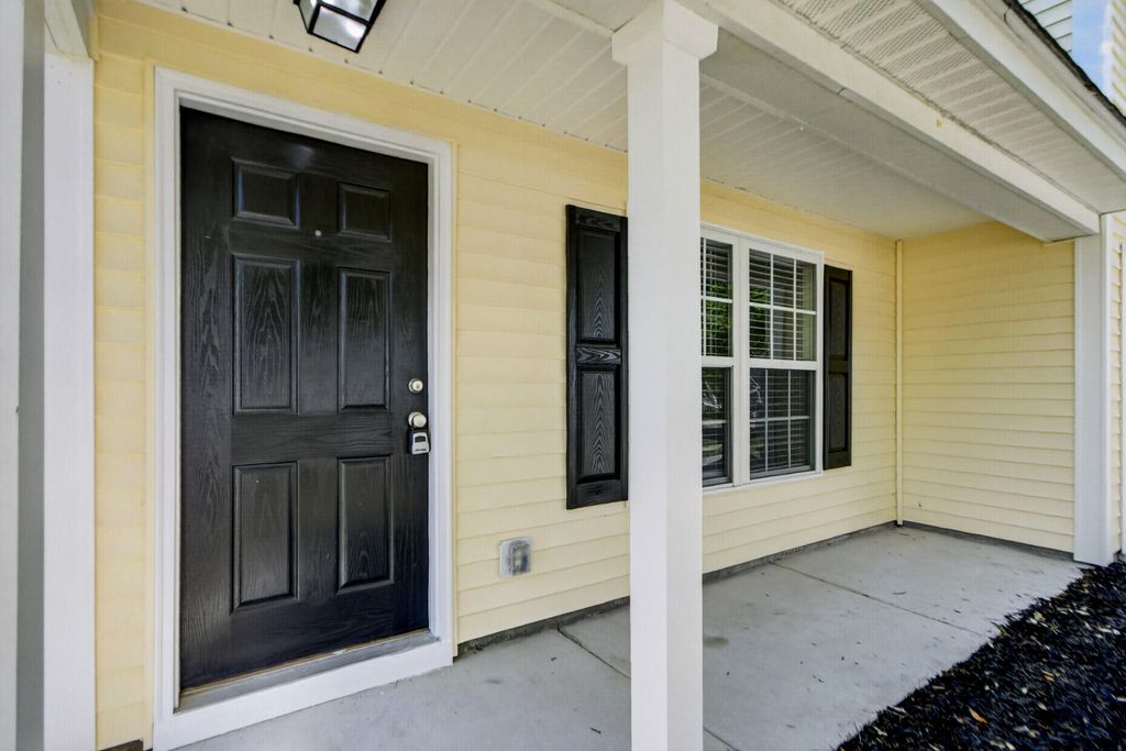 Photo of 125 Avalon Road, Summerville, SC 29483 (MLS # 26010948)