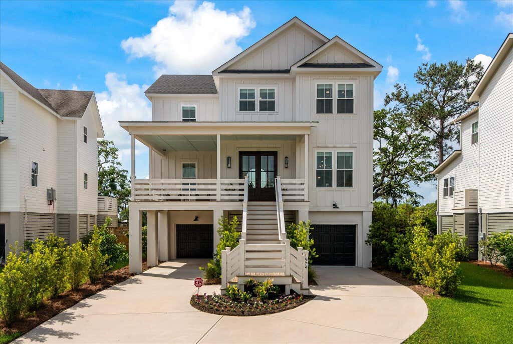 Photo of 1574 Charming Nancy Road, Charleston, SC 29412 (MLS # 26019683)