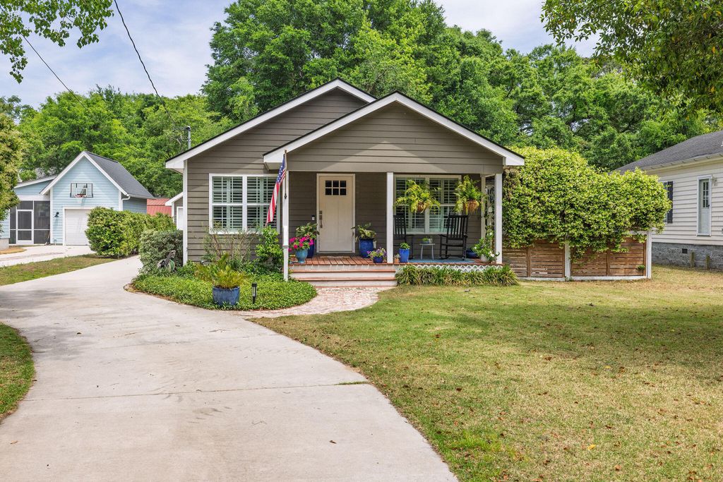 Photo of 708 Kent Street, Mount Pleasant, SC 29464 (MLS # 26013051)