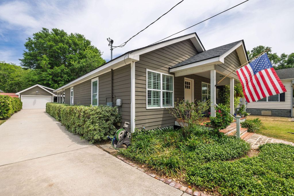 Photo of 708 Kent Street, Mount Pleasant, SC 29464 (MLS # 26013051)