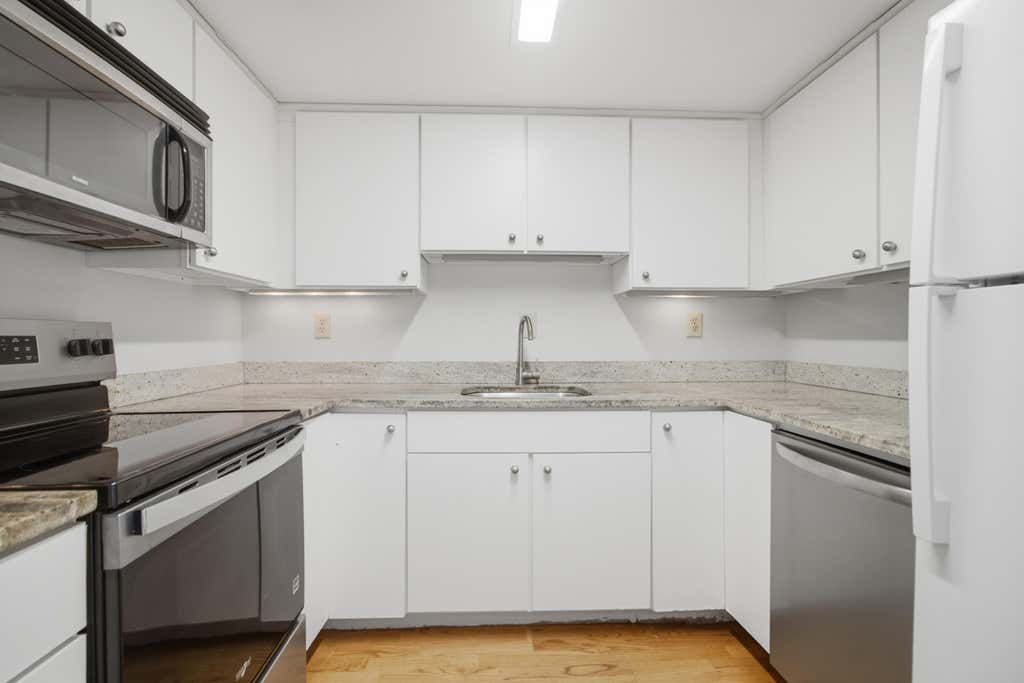 Photo of 14 Lockwood Drive #Apt 3i, Charleston, SC 29401 (MLS # 26021125)