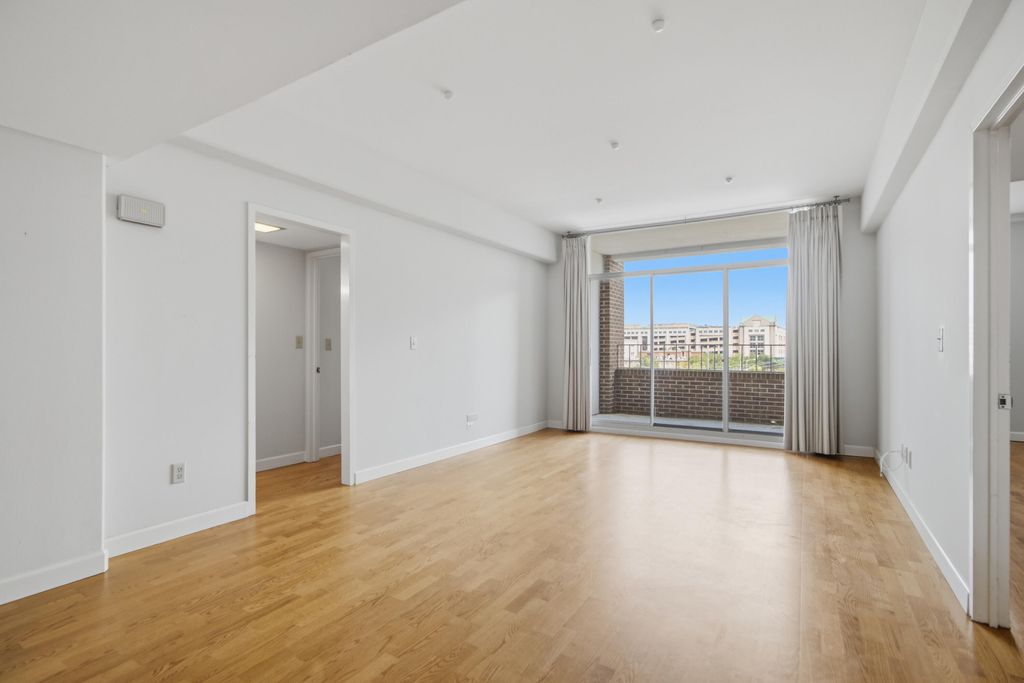 Photo of 14 Lockwood Drive #Apt 3i, Charleston, SC 29401 (MLS # 26021125)