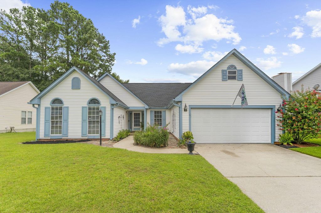 Photo of 120 Kingsbridge Drive, Goose Creek, SC 29445 (MLS # 26020383)