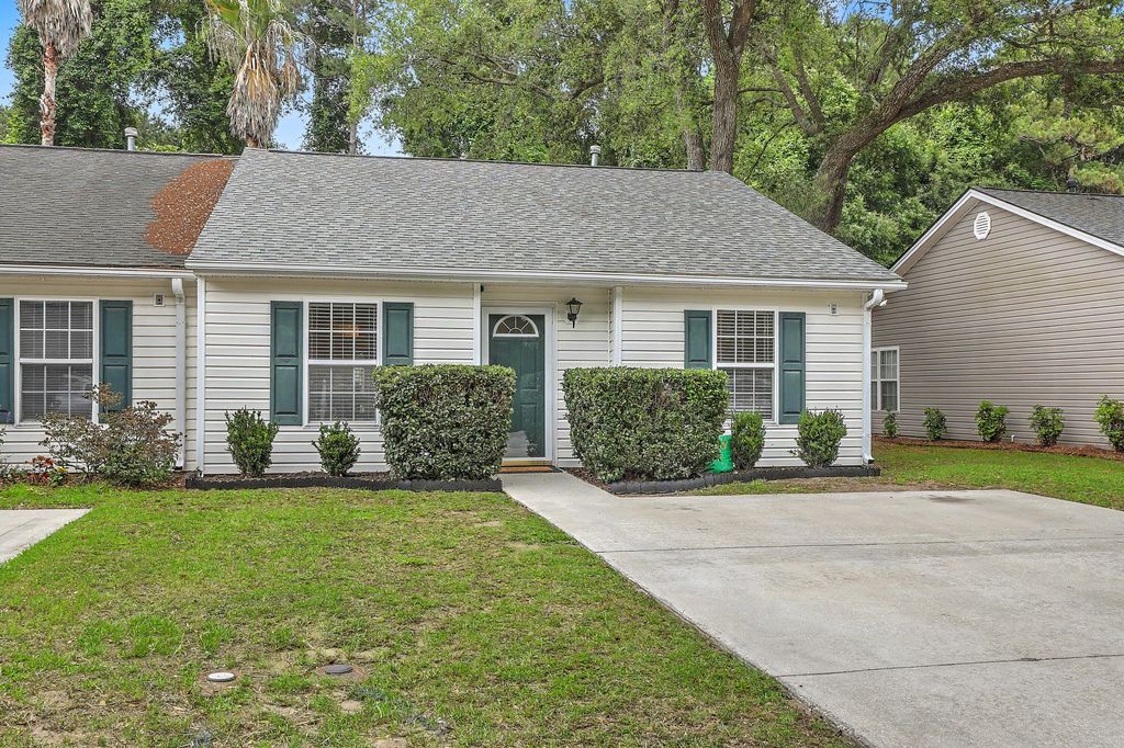 Photo of 1670 Dexter Lane, Charleston, SC 29412 (MLS # 26014148)
