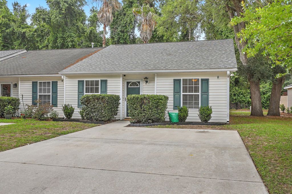 Photo of 1670 Dexter Lane, Charleston, SC 29412 (MLS # 26014148)