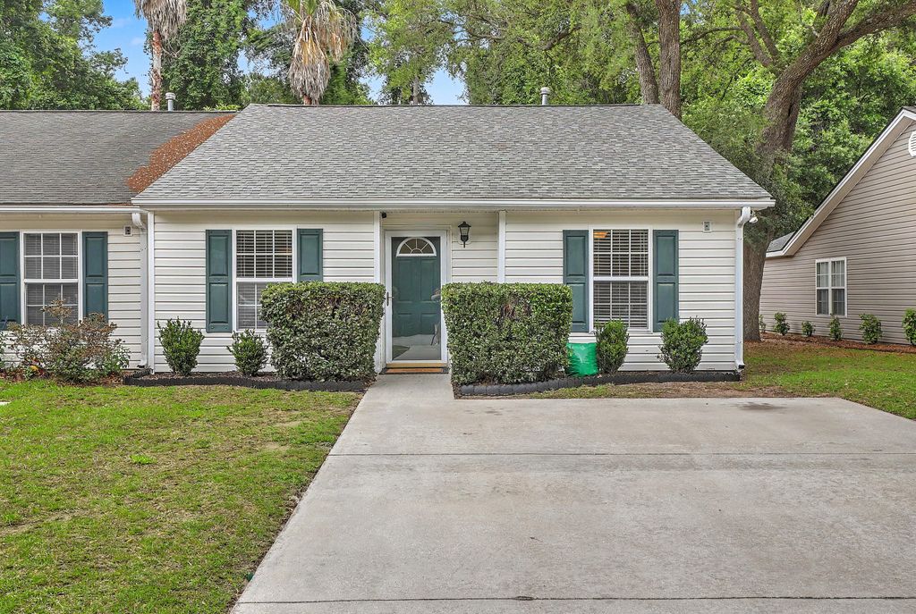 Photo of 1670 Dexter Lane, Charleston, SC 29412 (MLS # 26014148)