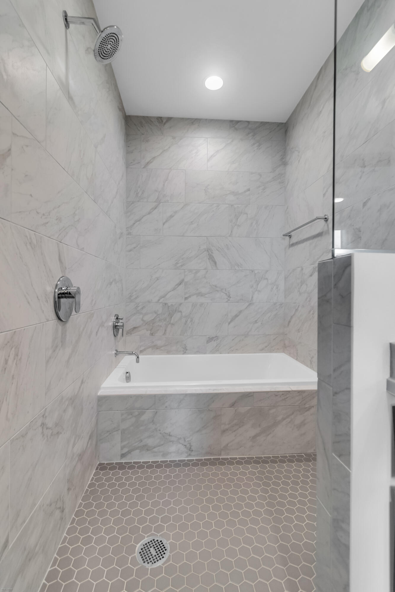 5 Gadsdenboro Street 501