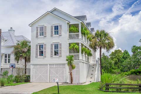 Photo of 112 Middle Street, Mount Pleasant, SC 29464 (MLS # 26013831)