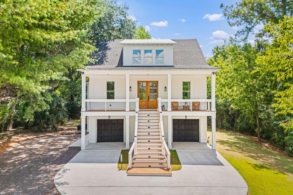 Photo of 1216 Old Towne Road, Charleston, SC 29407 (MLS # 26019633)