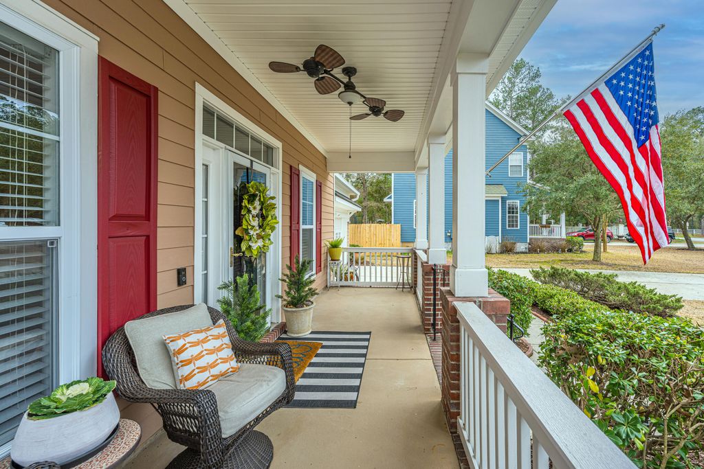 Photo of 98 Marshside Drive, Summerville, SC 29485 (MLS # 26012406)