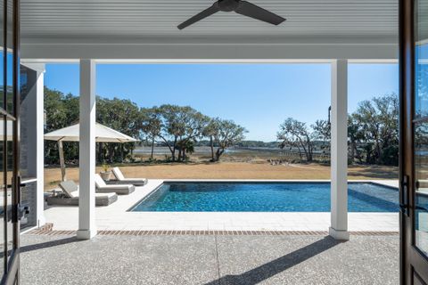 A home in Wadmalaw Island