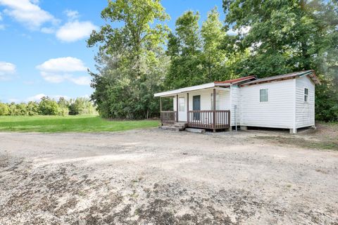 A home in Cottageville