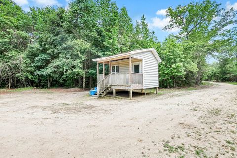 A home in Cottageville