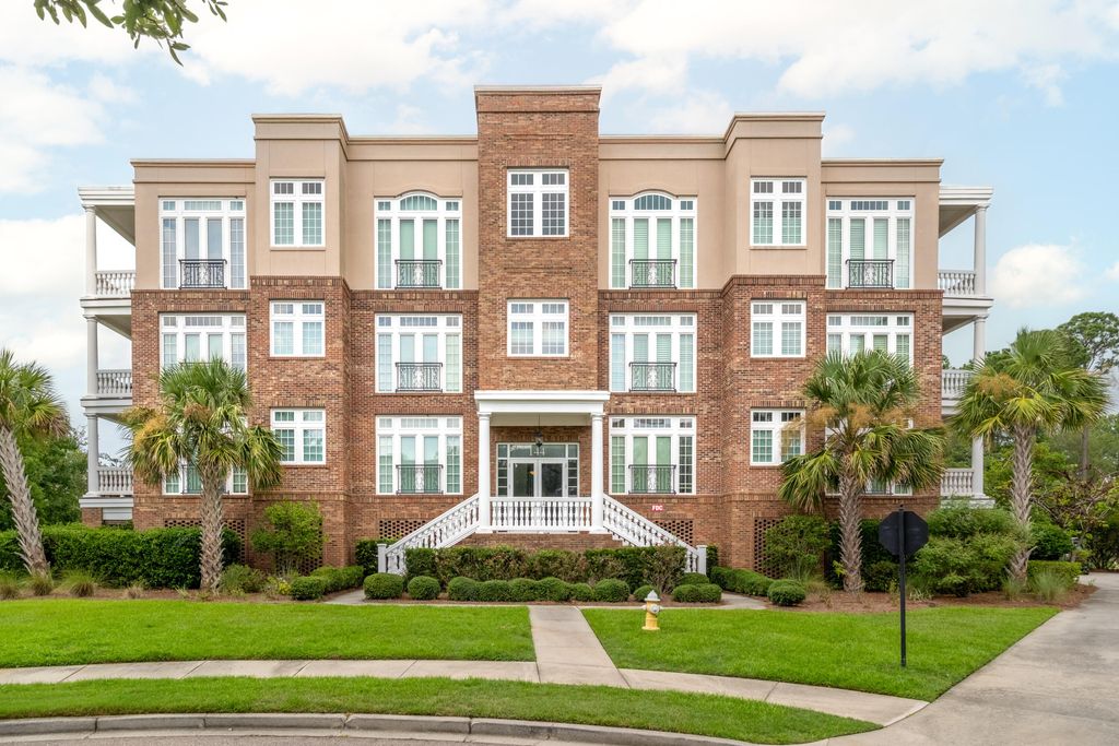 Photo of 144 Fairbanks Oak Alley #2b, Daniel Island, SC 29492 (MLS # 26011872)