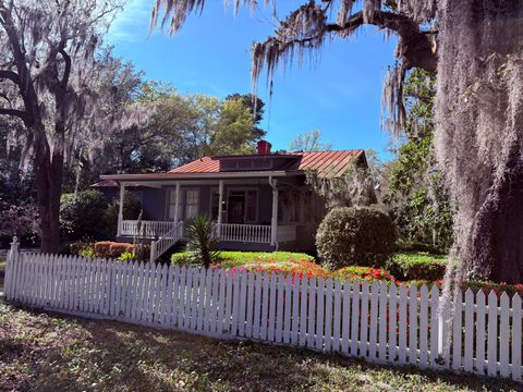 Photo of 102 S Palmetto Street, Summerville, SC 29483 (MLS # 26007580)