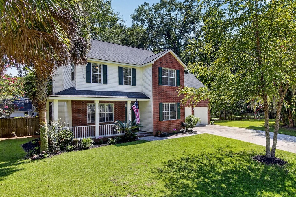 Photo of 111 Bonneau Court, Summerville, SC 29485 (MLS # 26023214)