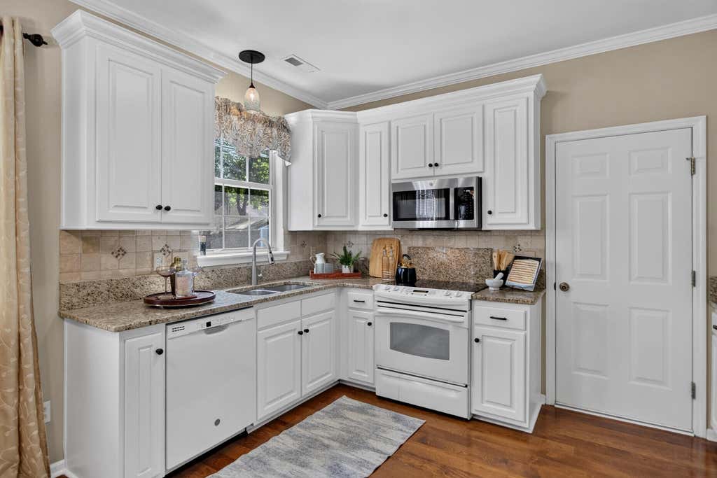 Photo of 111 Bonneau Court, Summerville, SC 29485 (MLS # 26023214)