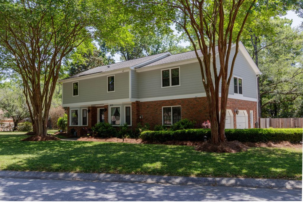 Photo of 103 Endicott Street, Summerville, SC 29485 (MLS # 26011485)