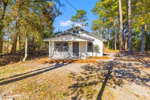 A home in Holly Hill