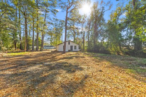 A home in Holly Hill