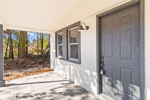 A home in Holly Hill