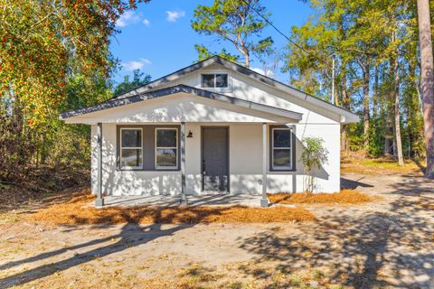 A home in Holly Hill