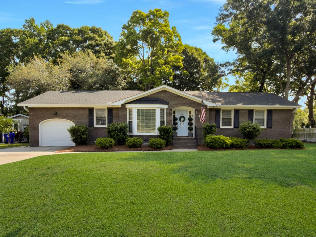 Photo of 868 Melrose Drive, Charleston, SC 29414 (MLS # 26011671)
