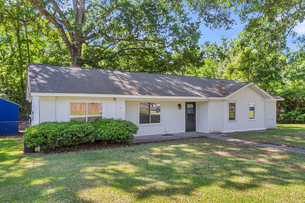 Photo of 202 Sprucewood Drive, Summerville, SC 29485 (MLS # 26012961)