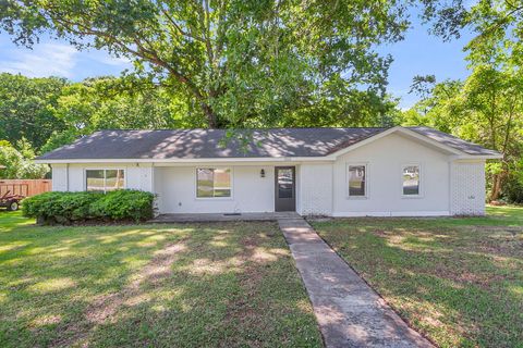 Photo of 202 Sprucewood Drive, Summerville, SC 29485 (MLS # 26012961)