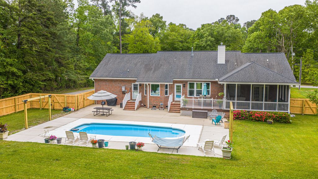 Photo of 106 Lee Street, Summerville, SC 29485 (MLS # 26010196)