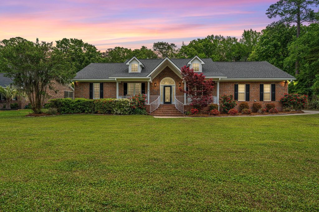 Photo of 106 Lee Street, Summerville, SC 29485 (MLS # 26010196)