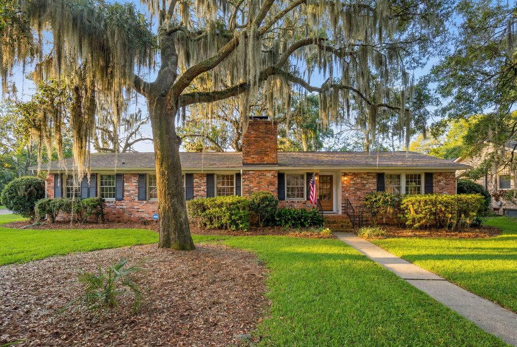 Photo of 1209 Kensington Drive, Charleston, SC 29407 (MLS # 26014432)