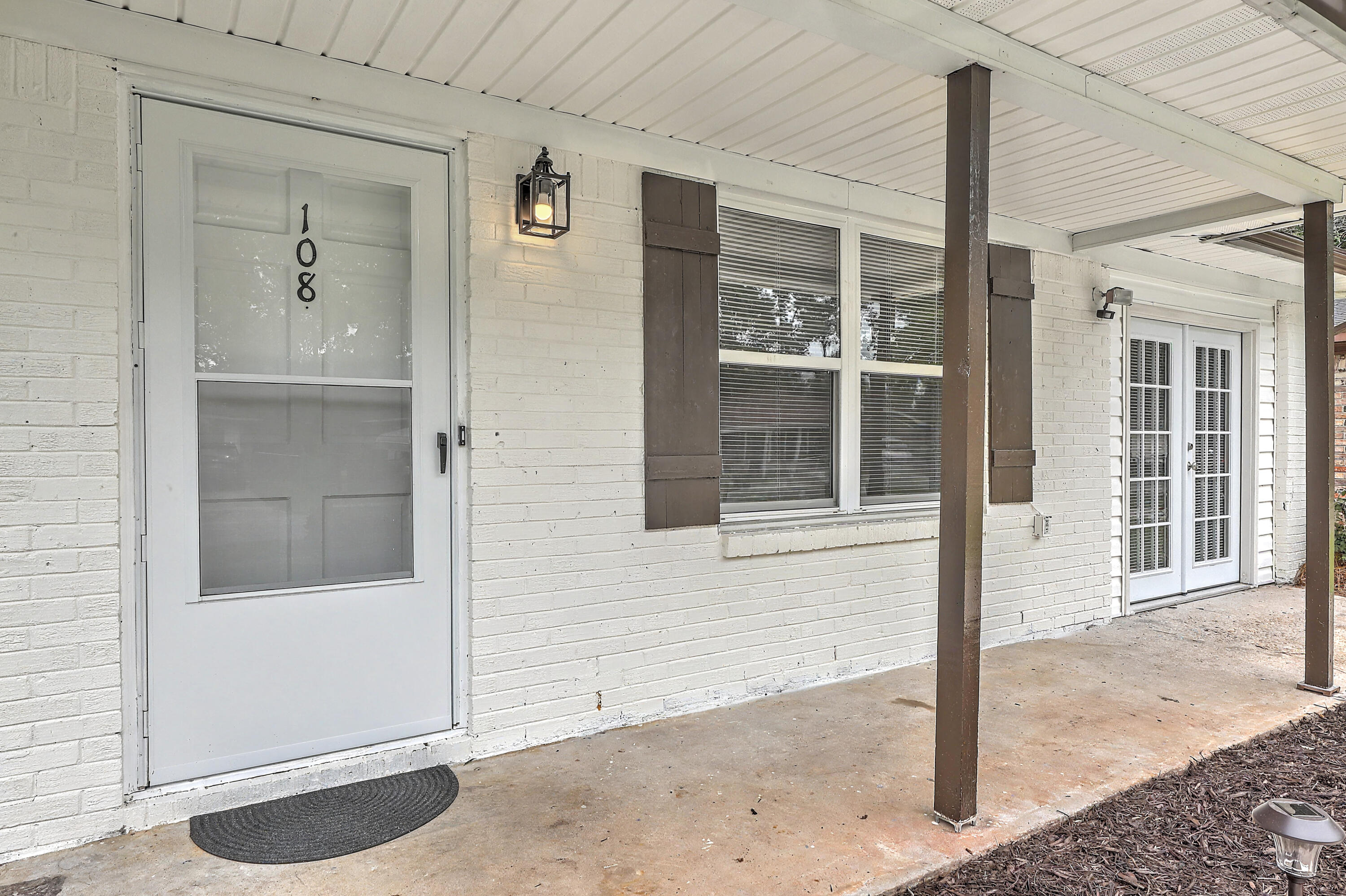 108 Bee Street